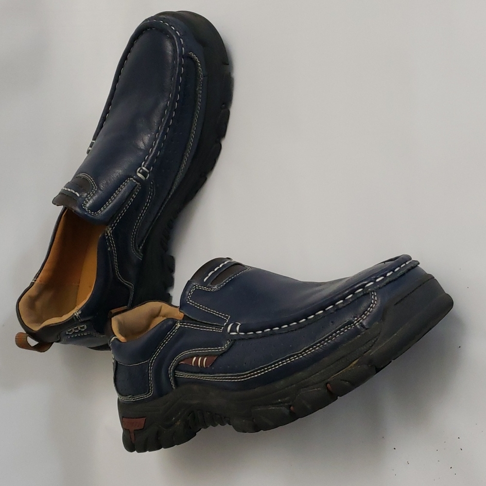 Venshine size 7 1/2 men's walking shoes.